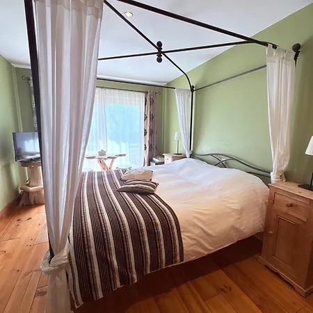 Comme A La Ferme Bed & Breakfast