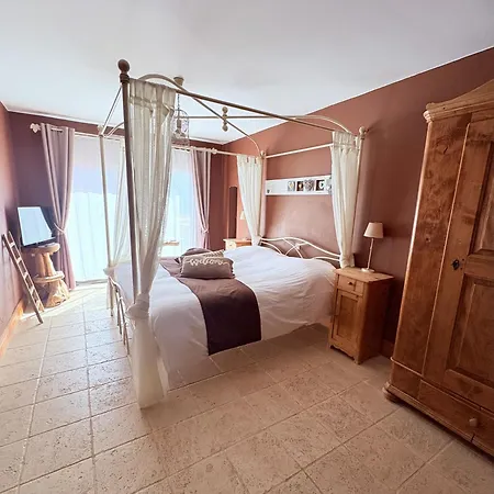 Comme A La Ferme Bed & Breakfast